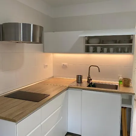 Estudio En Cristianos. Ubicacion Ideal. Apartment *